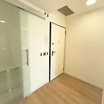 Modern Seafront Flat With Stunning Views شقة بيبيوني