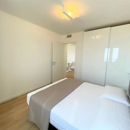 Modern Seafront Flat With Stunning Views Lejlighed *