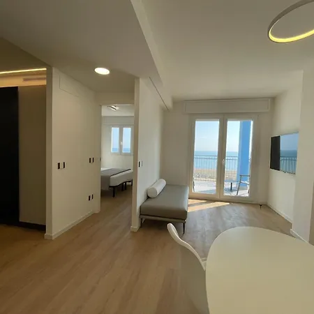 Apartment Modern Seafront Flat With Stunning Views *