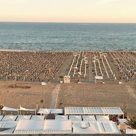 Modern Seafront Flat With Stunning Views