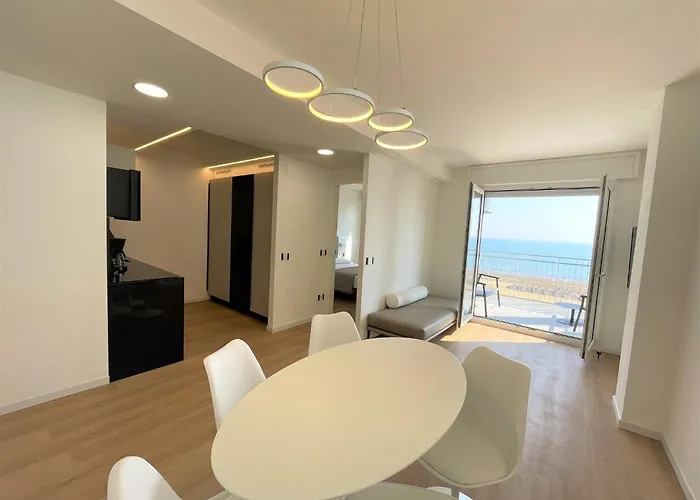 Modern Seafront Flat With Stunning Views Appartamento