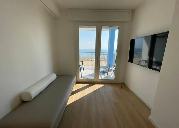 Modern Seafront Flat With Stunning Views *
